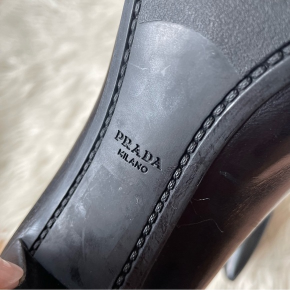 Prada Black Leather Bow Logo Pointed Toe High Heel Pumps EUC Size 38 - Picture 10 of 12